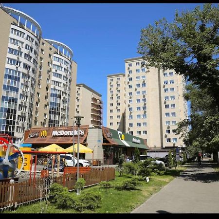 Апартаменты Студия NEW YORK в самом центре города Алматы Экстерьер фото